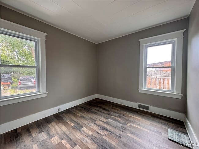 Building Photo - 1133 Hertel Ave