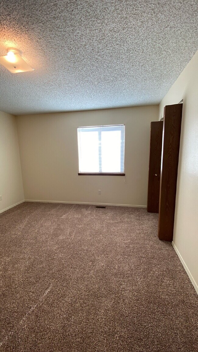 Building Photo - 2 bedroom Mineola A