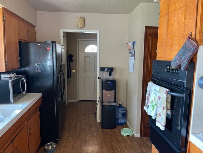 Building Photo - 3 Bed 2 Bath Home with Swimming Pool in Desirable Presidential Neighborhood!