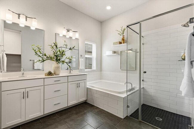 Building Photo - 908 Knowles Dr