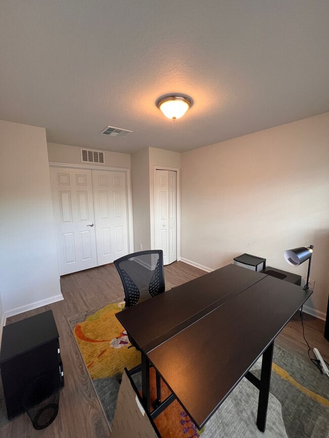 Building Photo - Now available! Ready-to-move-in condo in S...