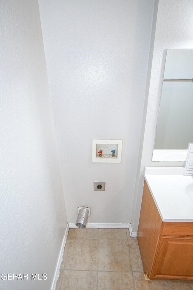 Building Photo - 3403 Pershing Dr