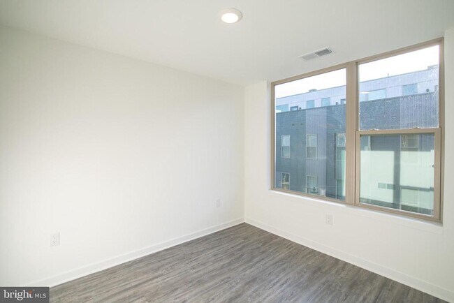 Building Photo - 3013 Evergreen Walk