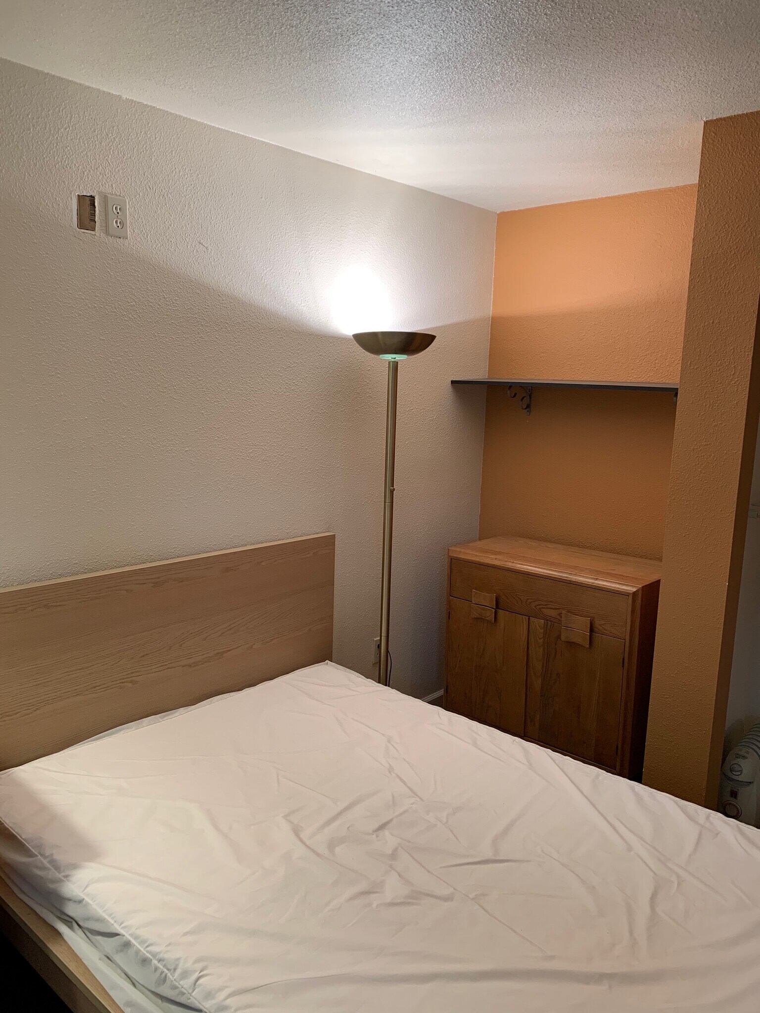 Bedroom, 1st floor - 1635 Derby St