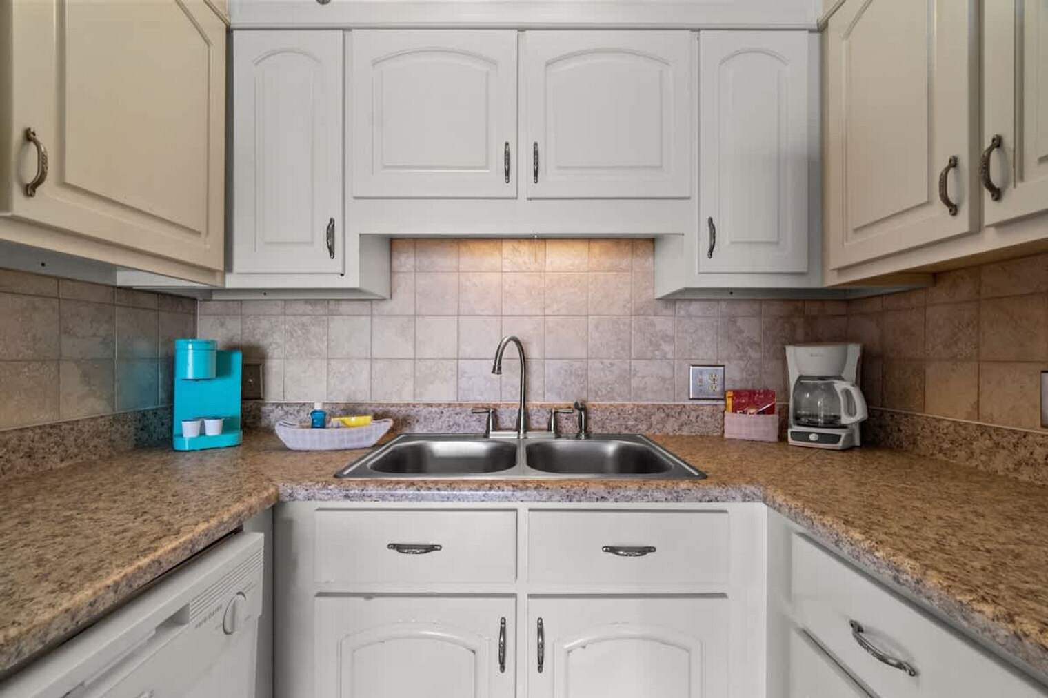 Building Photo - 8743 Thomas Dr