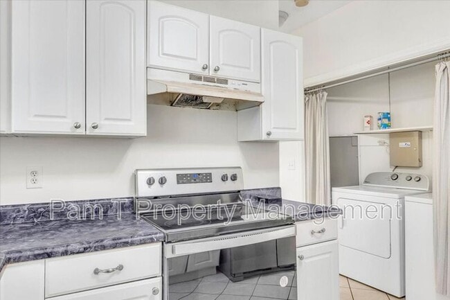 Building Photo - 635 E Henry St