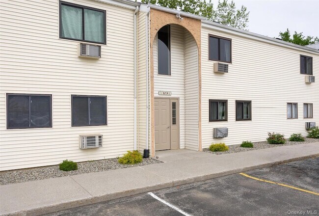 Building Photo - 19 Scarborough Ln