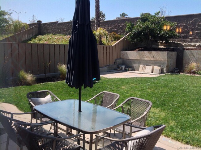 Building Photo - 1117 Mt Dana Dr