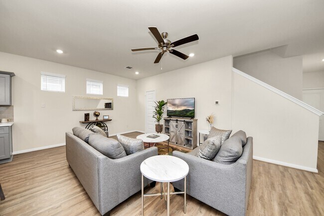 Building Photo - 14967 Eagle Feather Dr