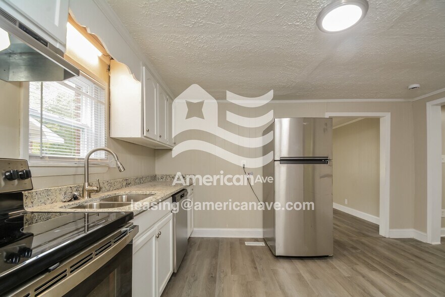 Building Photo - 707 Wilma St