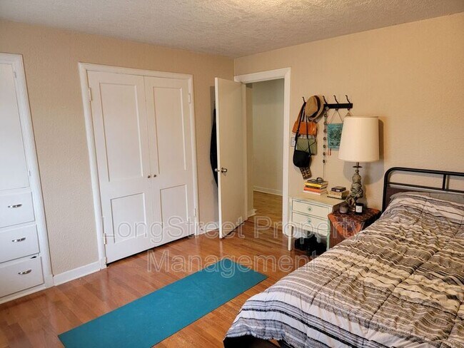 Building Photo - 943 NW 11th St