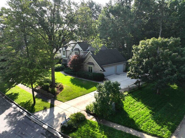 Building Photo - 4907 Pinewood Ct