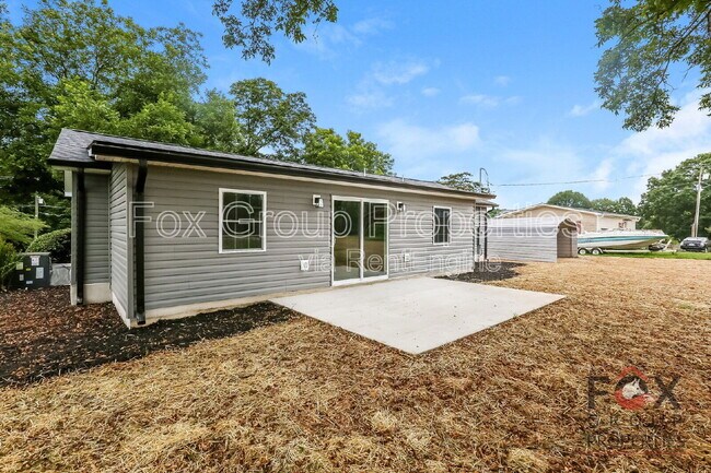 Building Photo - 152 Midway Lake Rd