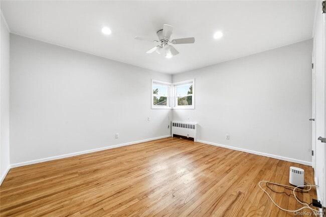 Building Photo - 14 Oak Dr