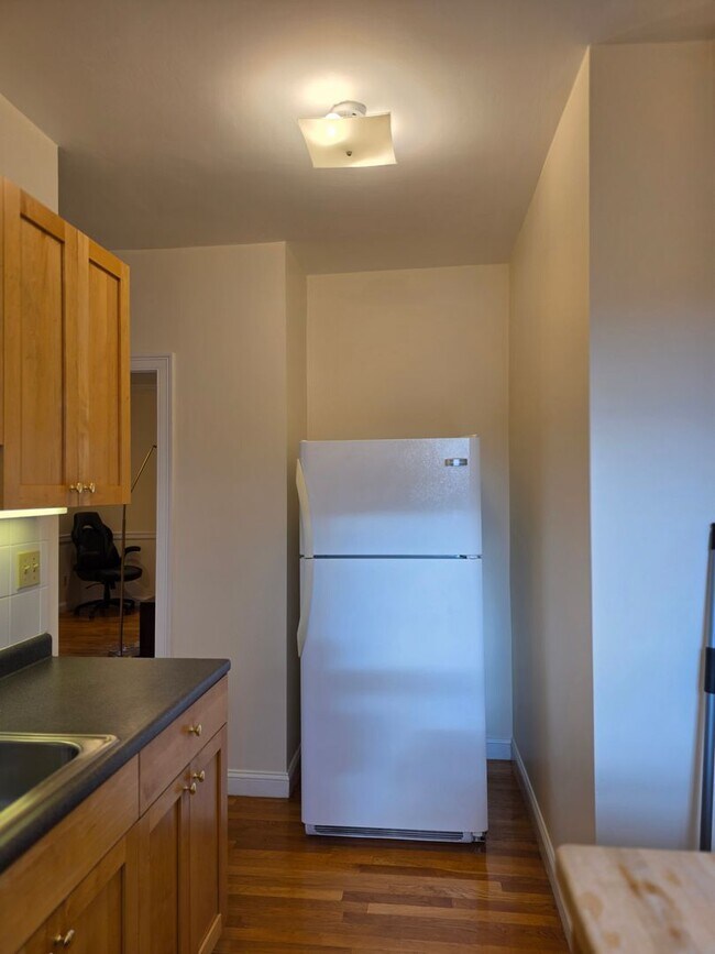 Building Photo - No brokers Fee, No Security Deposit, Heat, Hot Water Included, Elevator, Laundry, Steps from the ...