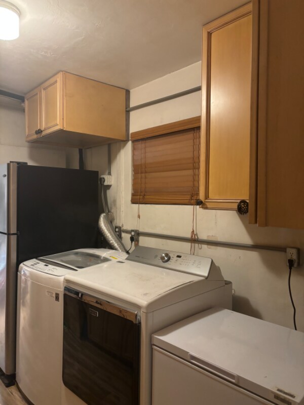 Building Photo - 2412 Edgewater Dr