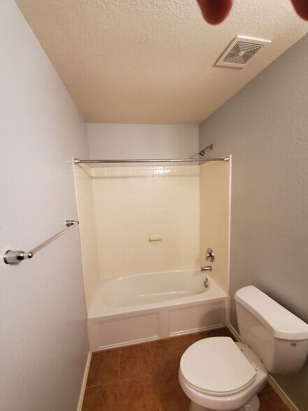 Building Photo - 10351 Whisper Bluff Dr