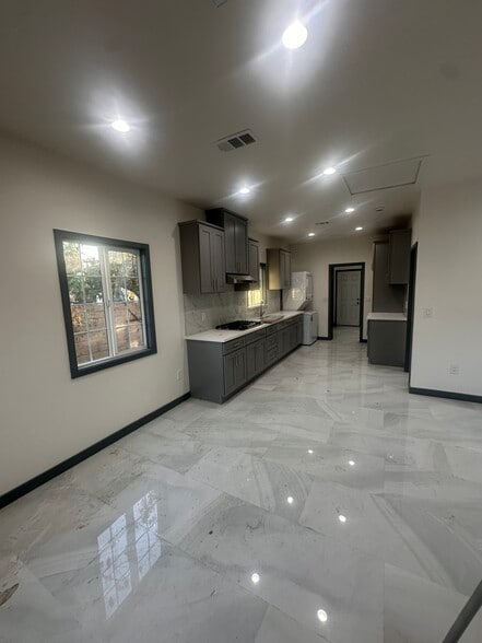 Building Photo - 2304 W Cubbon St