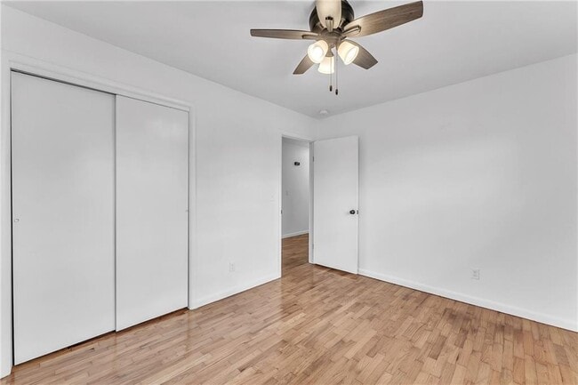 Building Photo - 3070 W Mt Comfort Rd