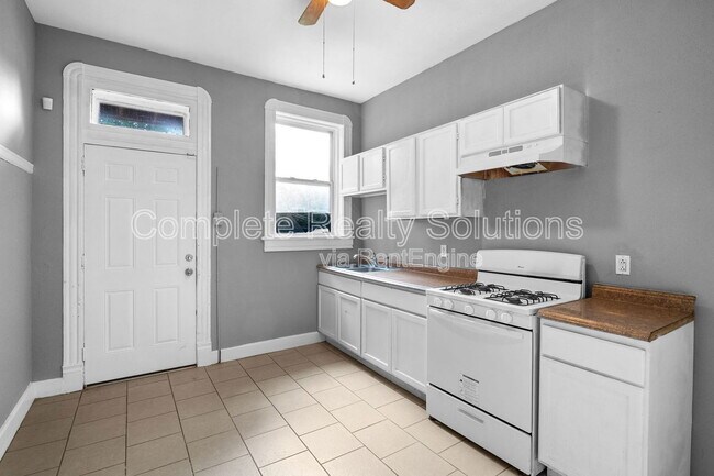 Building Photo - 5132 Kensington Ave