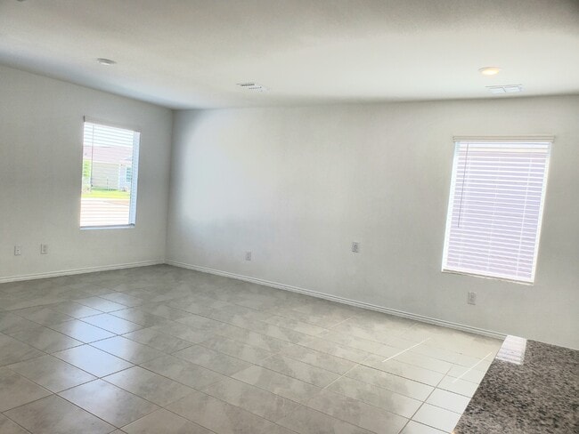 Building Photo - 143 Sunflower St