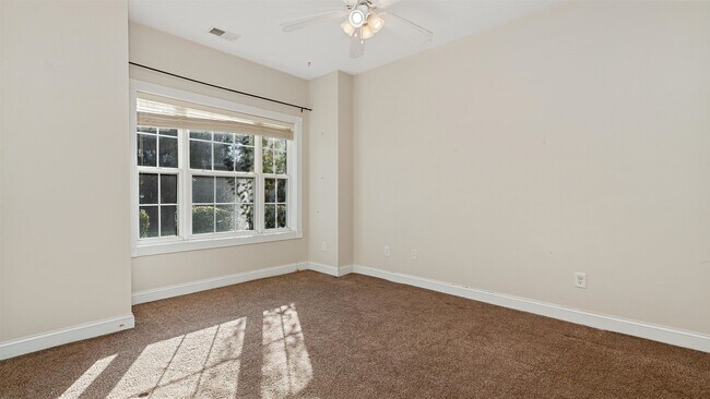 Building Photo - 4880 Dahlia Ct