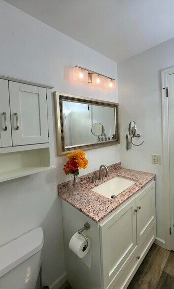 Building Photo - 25 Steeplechase Ct