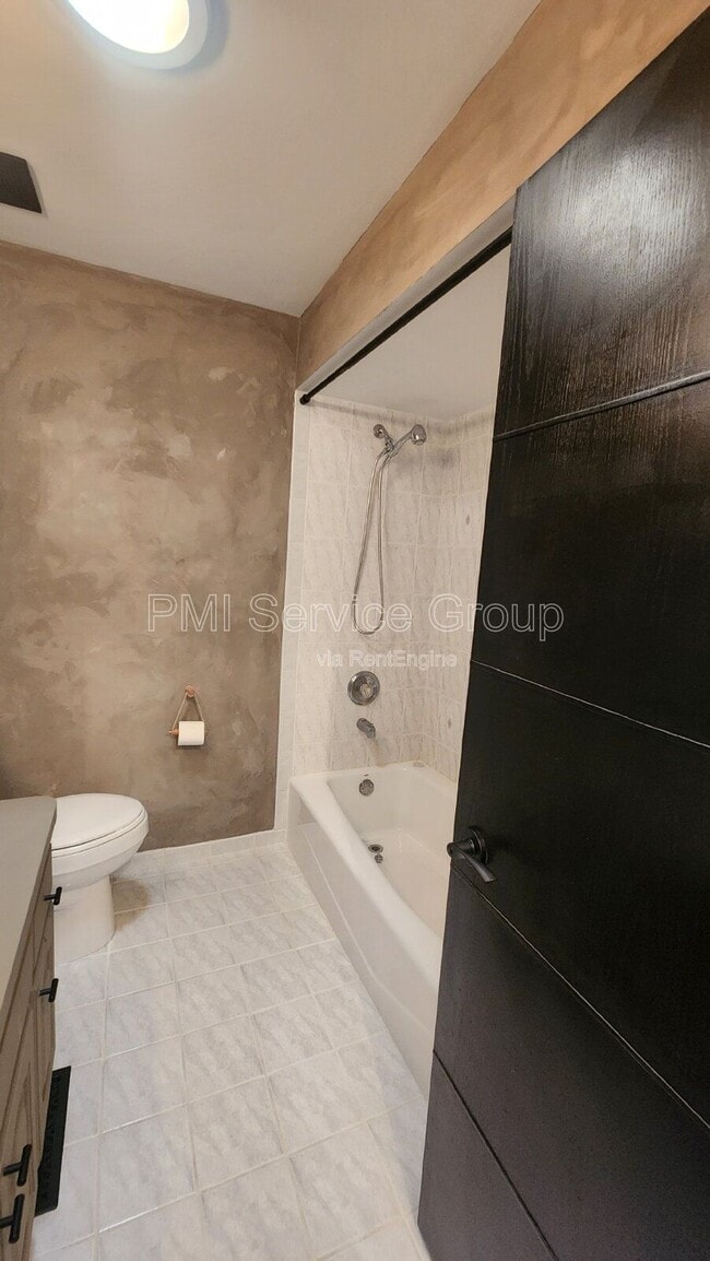 Building Photo - 1322 Foxford Ln