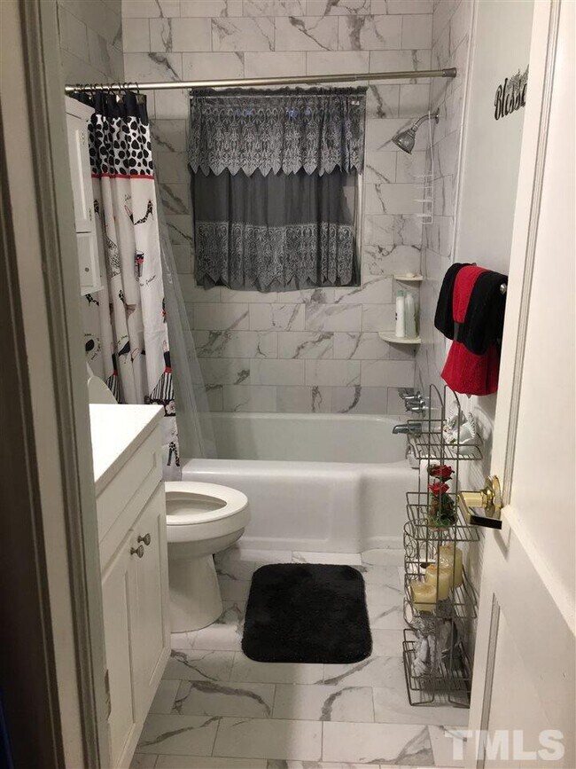 Building Photo - 520 Parnell Dr