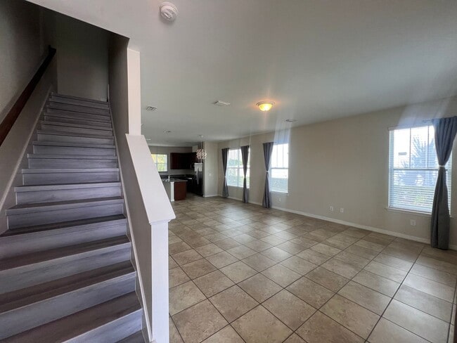 Building Photo - Beautiful Townhouse at Windermere availabl...