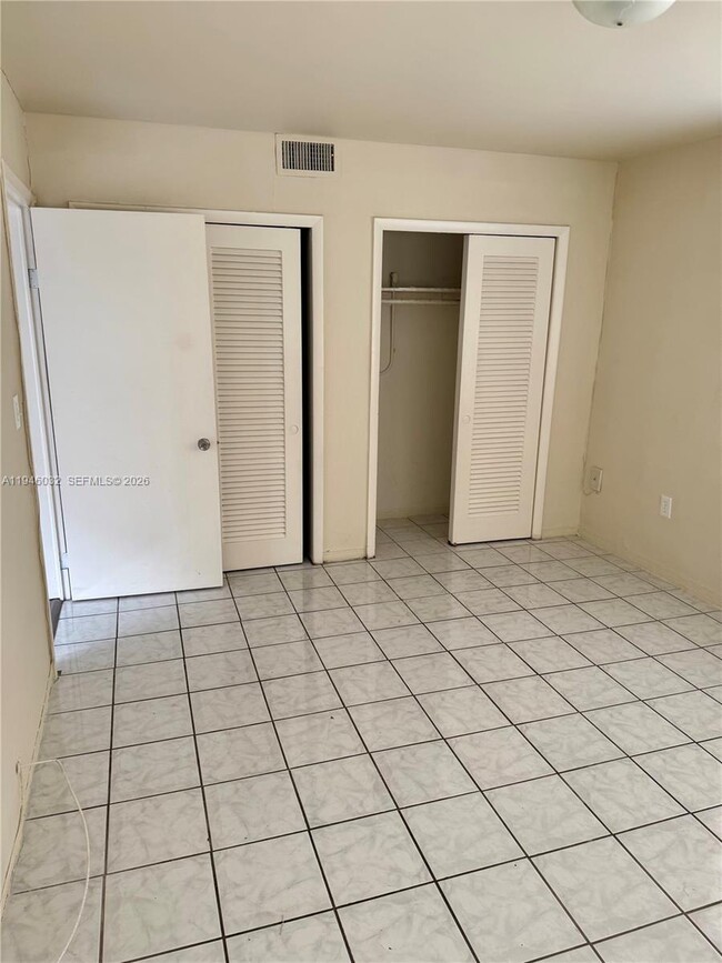 Building Photo - 9390 E Bay Harbor Dr