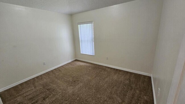 Building Photo - 2410 Stratford Pointe Dr