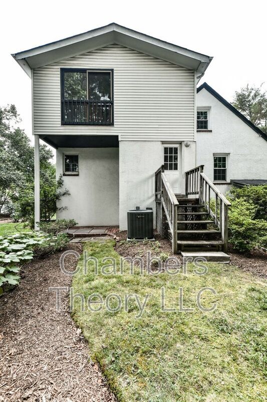 Building Photo - 419 S Barton St
