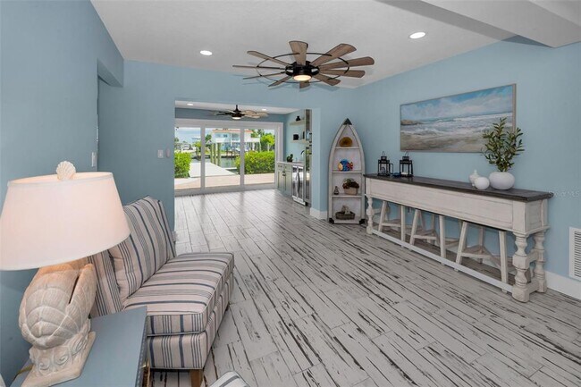 Building Photo - 17727 Long Point Dr