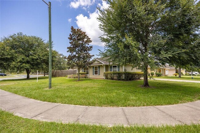 Building Photo - 1608 NE 45th Pl