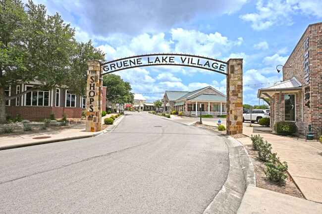 Building Photo - 1434 Oaklawn Dr