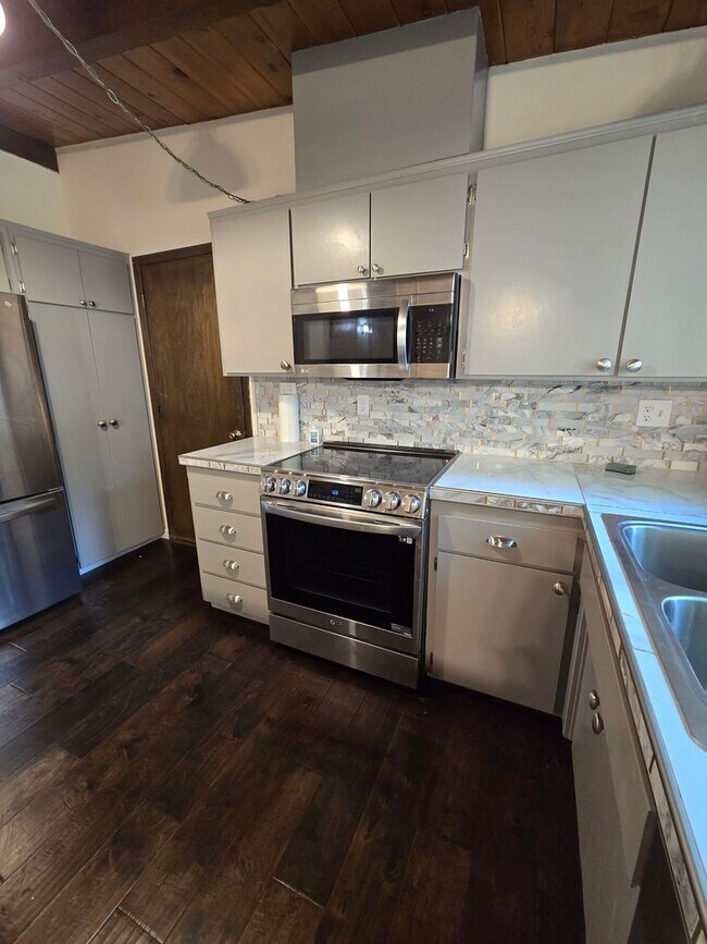 Building Photo - Spacious 4-Bedroom Home on Desirable Hillcrest Blvd in Colfax