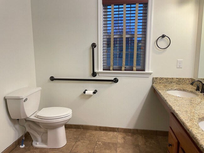 Building Photo - Beautiful 3 bedroom 2 bathroom Rancher in Great Manheim Location!