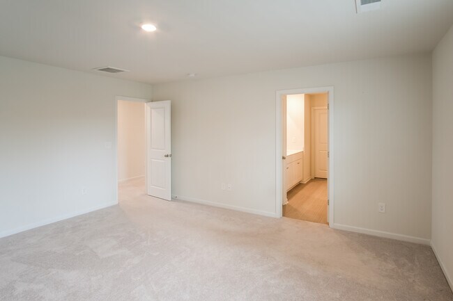 Building Photo - 375 Hidden Cove Dr