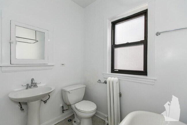 Building Photo - 1 bedroom in Chicago IL 60613