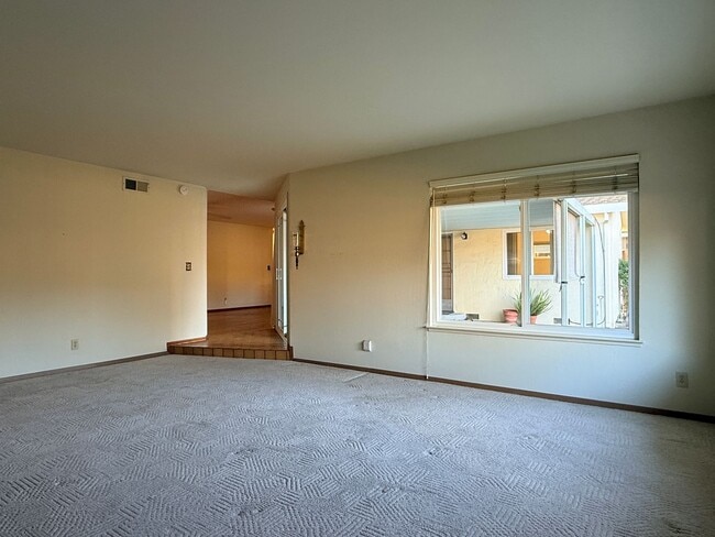 Building Photo - 4975 Bel Escou Dr