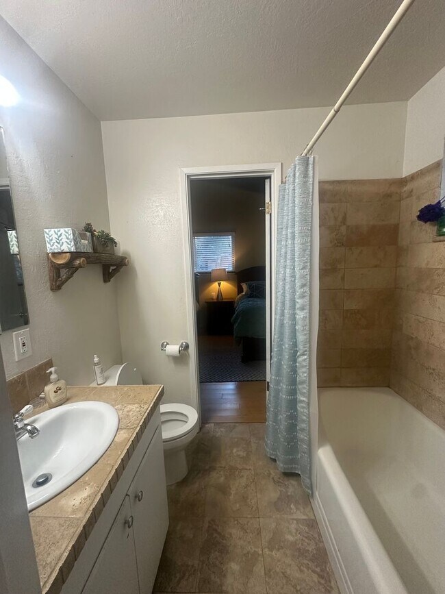 Building Photo - 2577