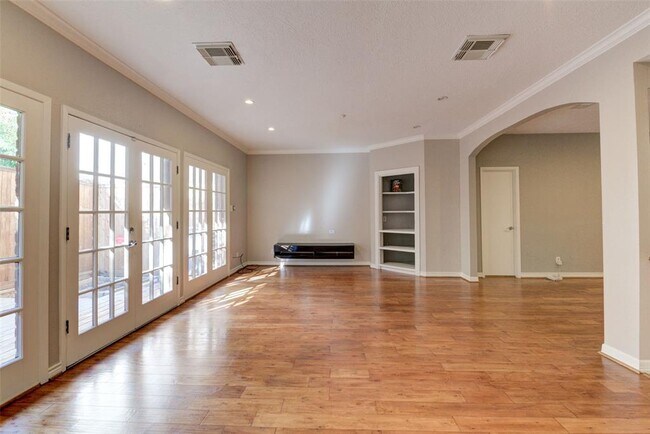 Building Photo - 225 Asbury-