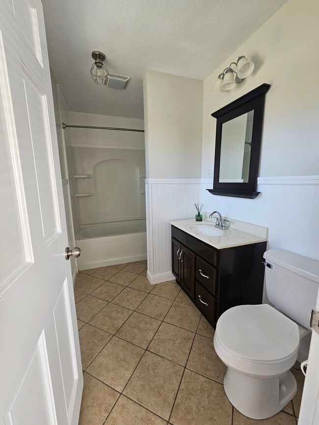 Building Photo - 167 Hill-N-Dale Dr