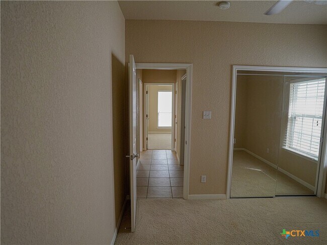 Building Photo - 1651 Hanz Dr
