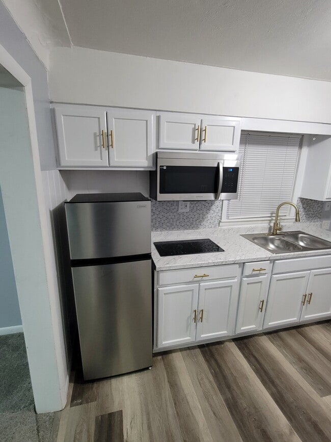 Building Photo - 1860 S Shore Blvd