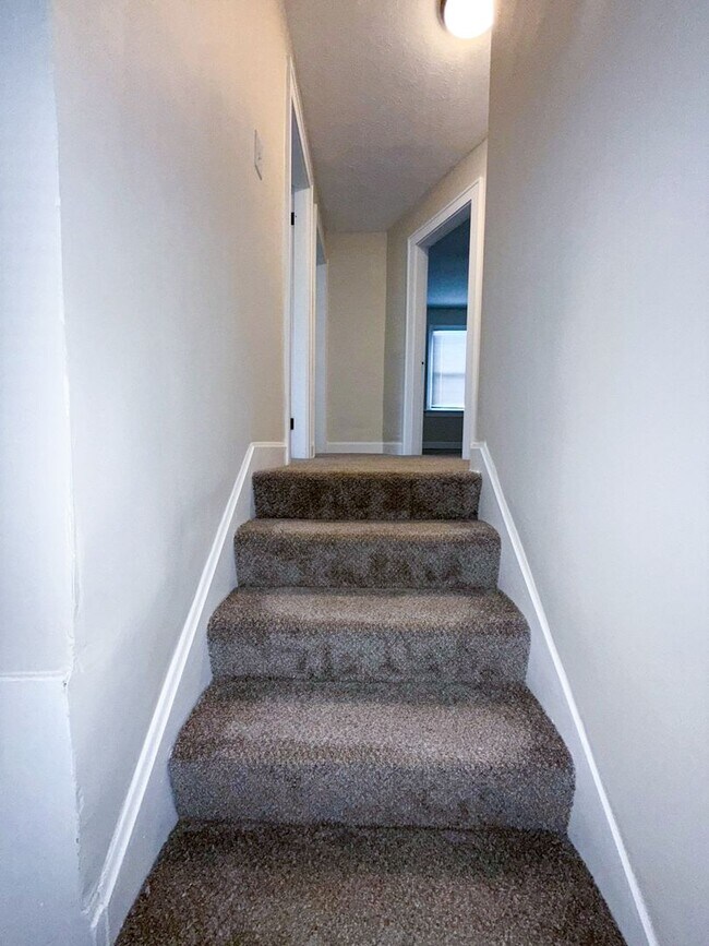 Building Photo - Gorgeous 4BR Renovation with Stylish Updates and Plenty of Space!