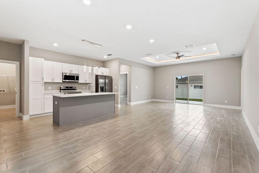 Building Photo - 825 Colville Dr