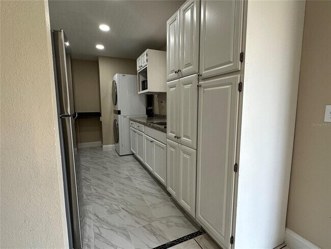 Building Photo - 27 W Country Cove Way