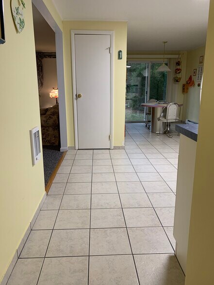 Building Photo - 210 Gibbons Ct